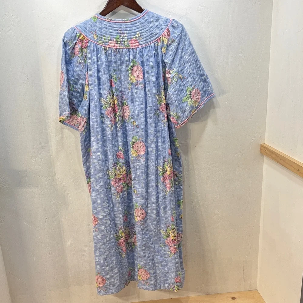 Vintage CROWNTUFT Sz Large Blue Front Button Polyester Loungewear Housecoat Robe